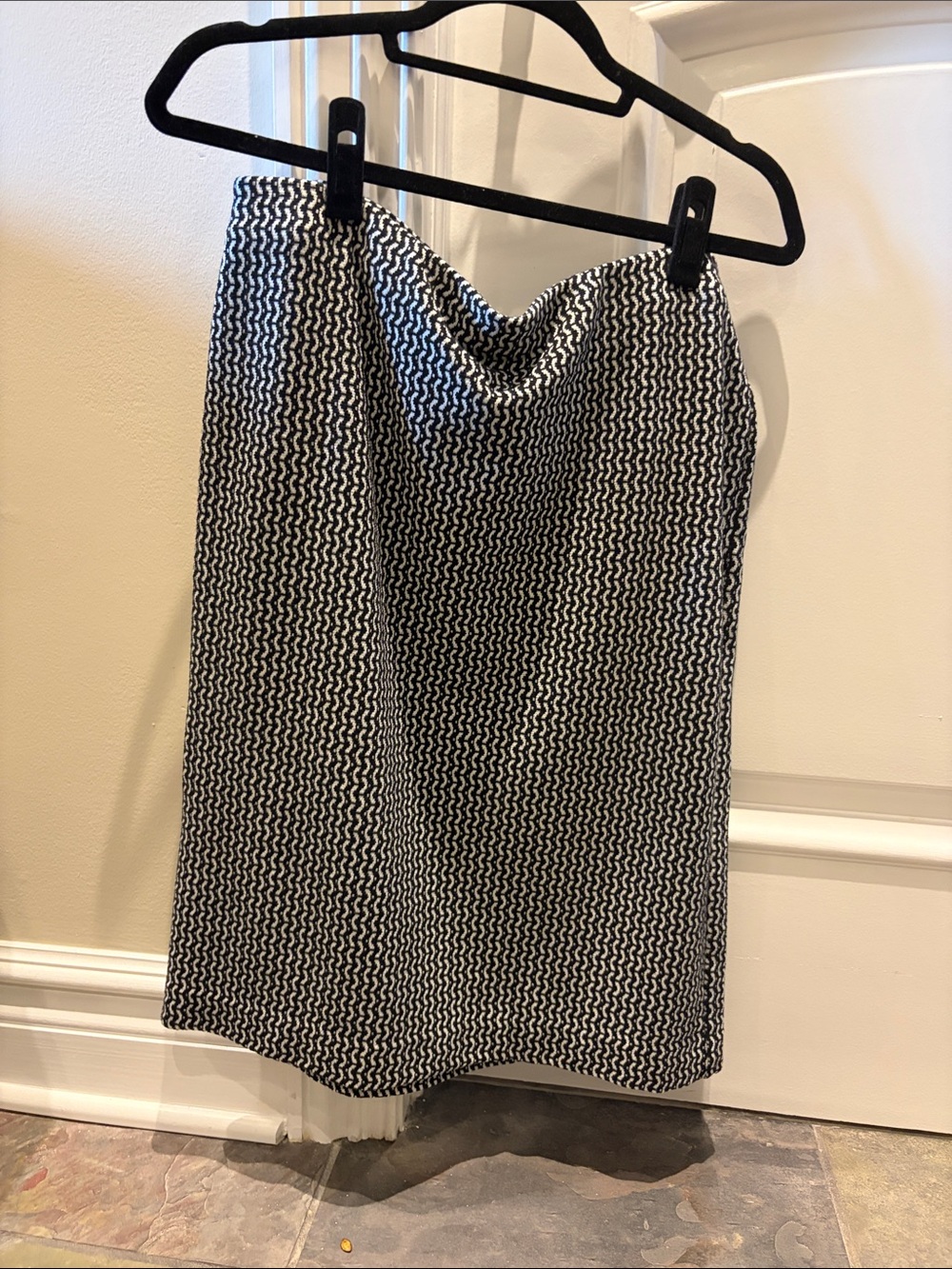 Ann Taylor Black and White Patterned Pencil Skirt